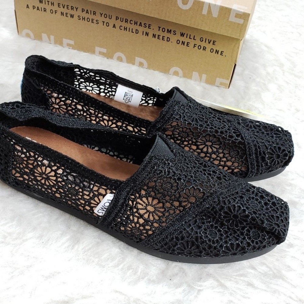 ⛔Toms Black Classic Moroccan Crochet Slip On - Picture 2 of 7